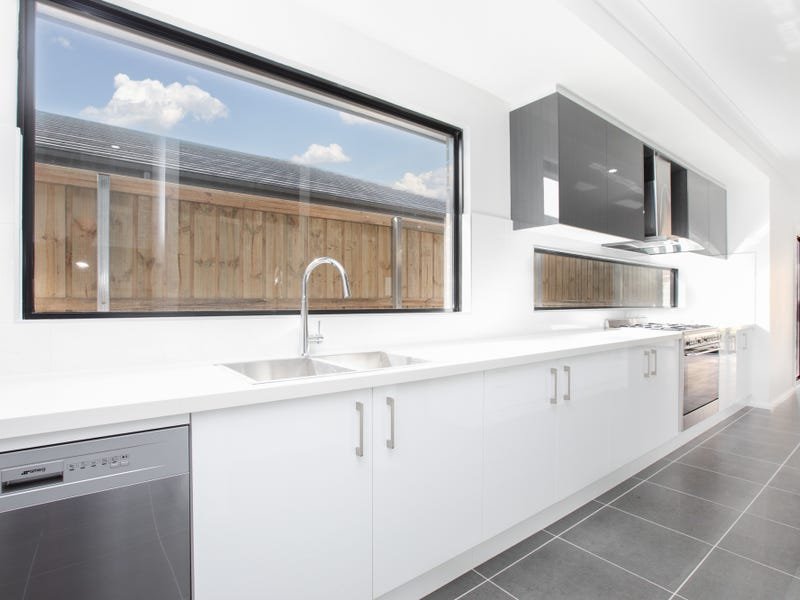 4 Marjoram Street CHISHOLM 11