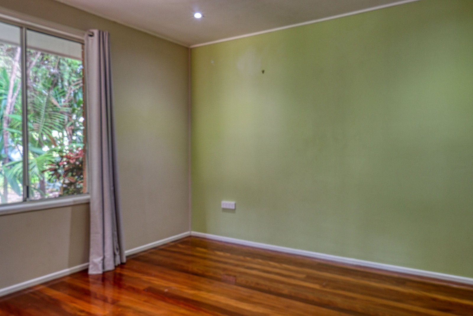 4 Marwick Street GENEVA 5