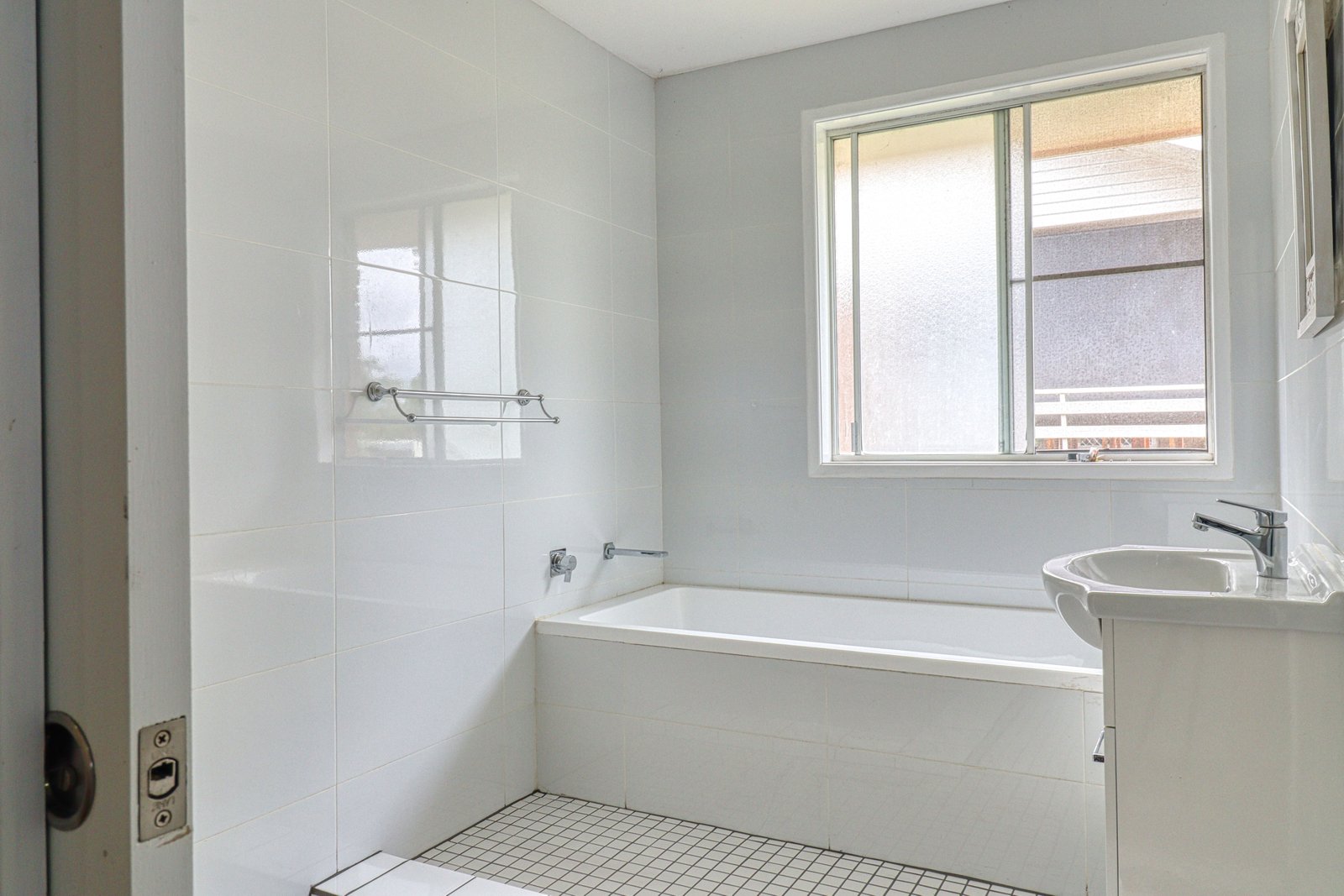 4 Marwick Street GENEVA 9