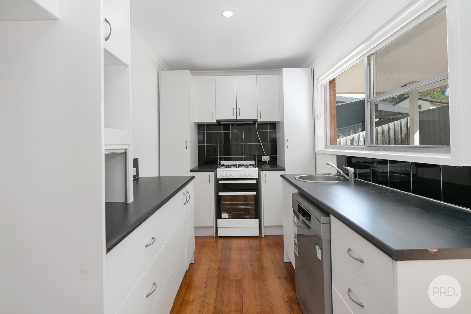4 Mason Court GOLDEN POINT 2