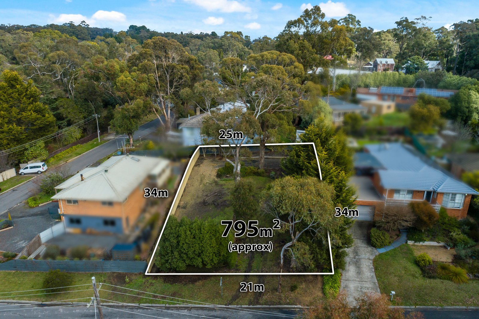Real Estate and Property in 4 Maureen Place, Woodend, VIC
