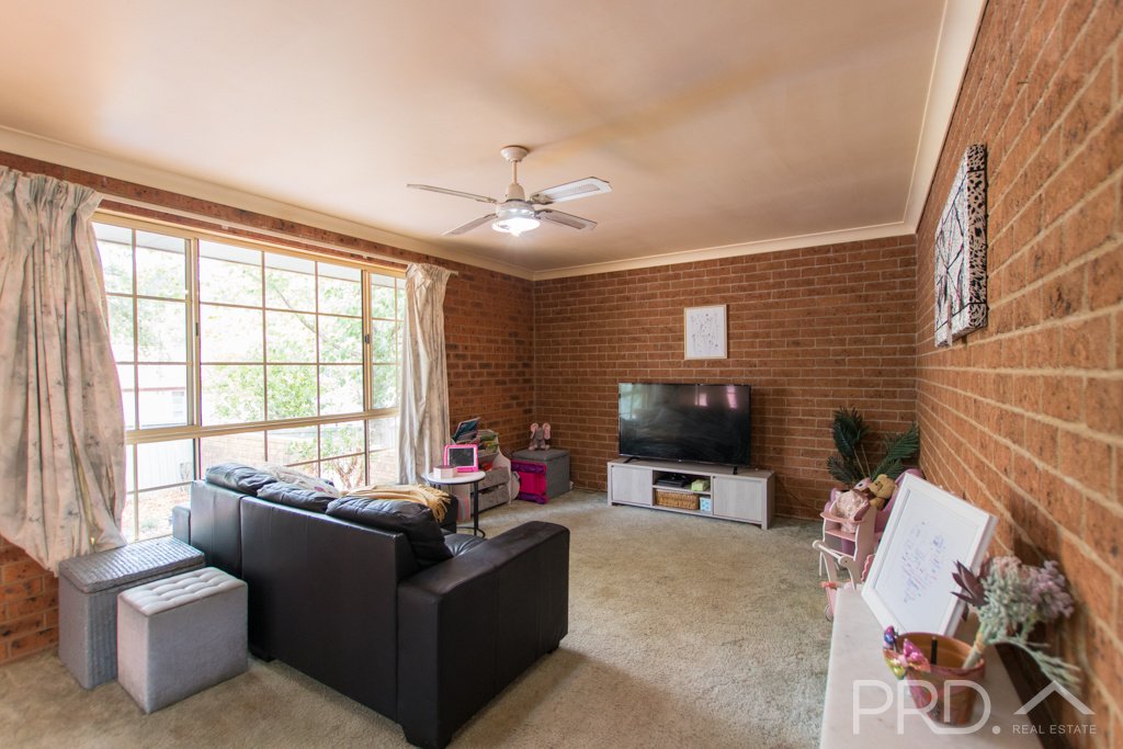 4 McAlister Street TUMUT 2