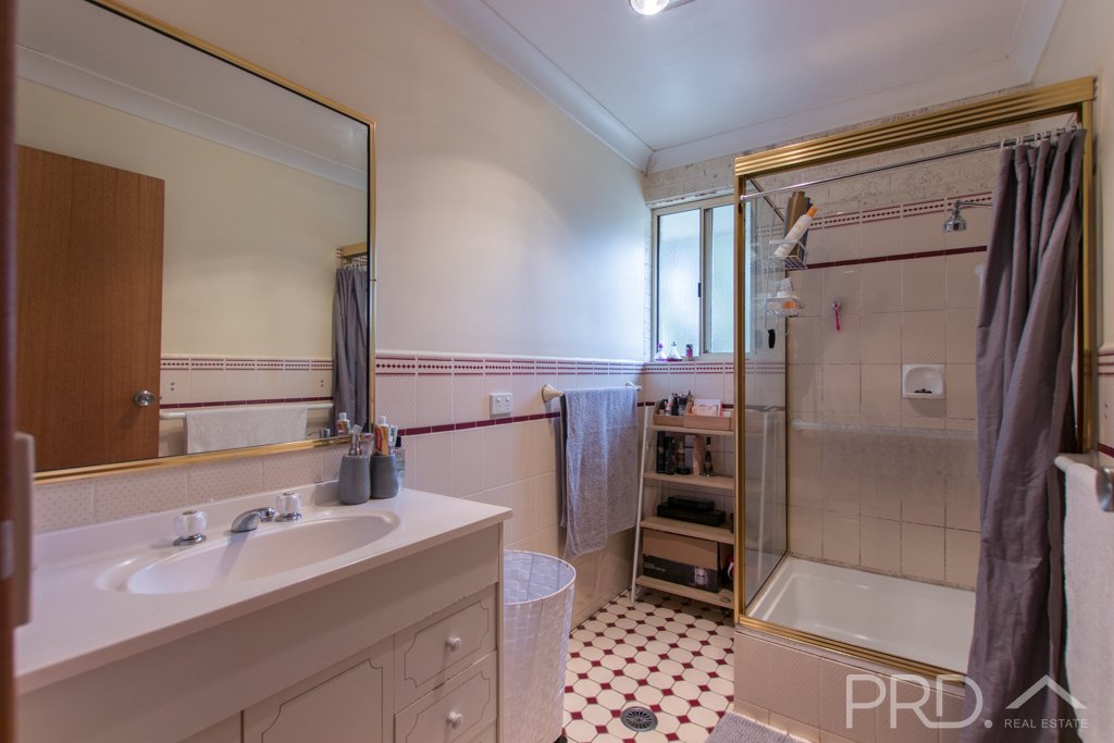 4 McAlister Street TUMUT 13