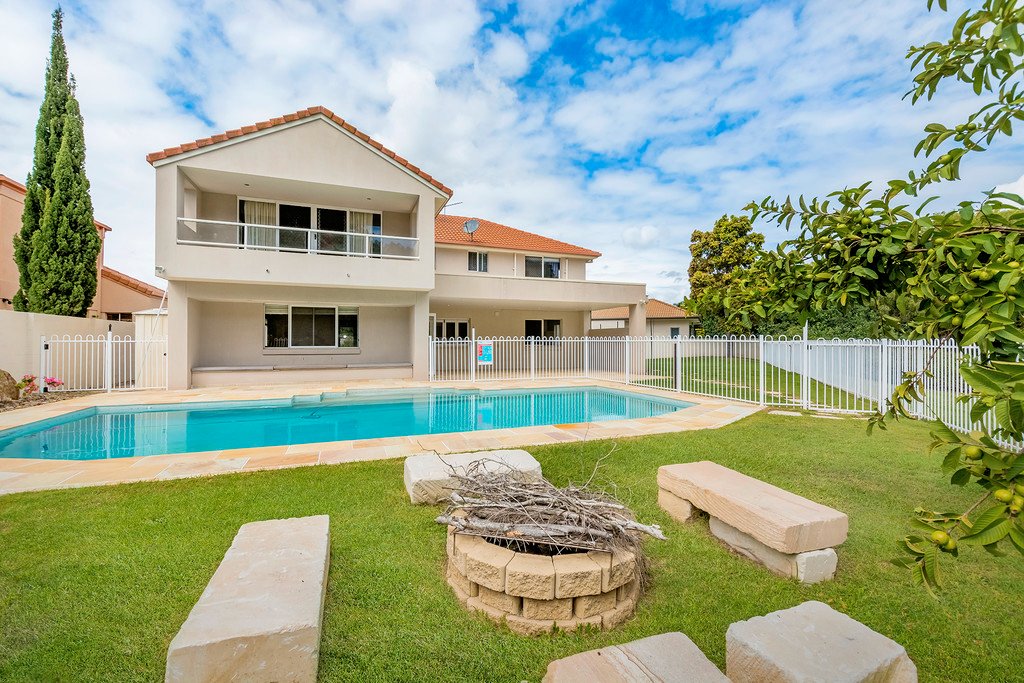 4 Meadowlake Drive CARRARA 2