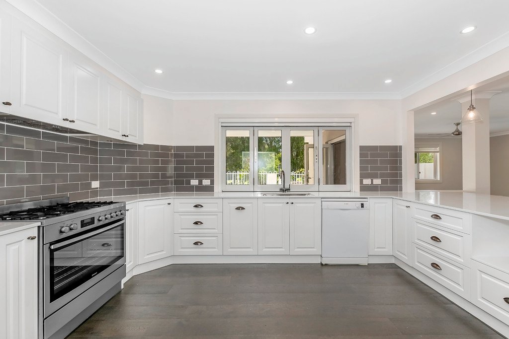 4 Meadowlake Drive CARRARA 5