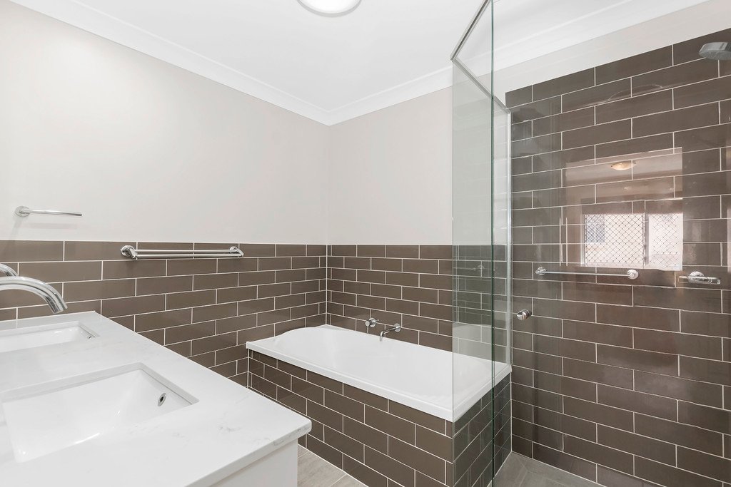 4 Meadowlake Drive CARRARA 8