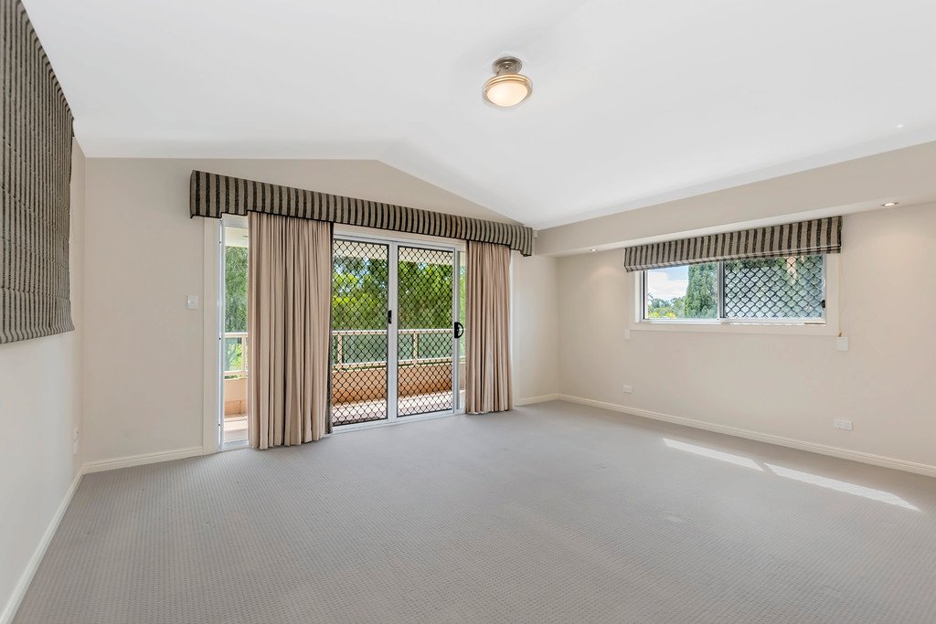 4 Meadowlake Drive CARRARA 11