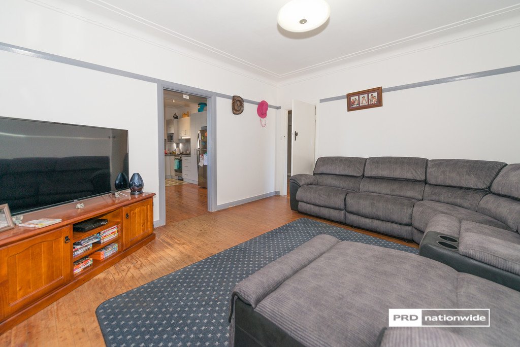 4 Melrose Street TAMWORTH 12