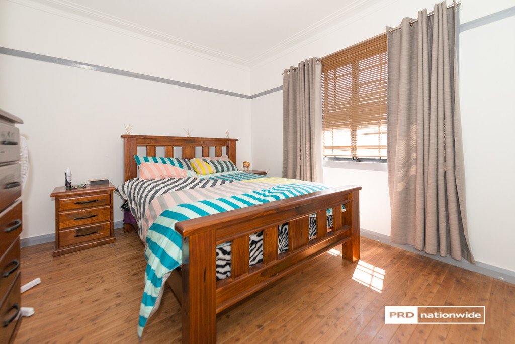 4 Melrose Street TAMWORTH 16