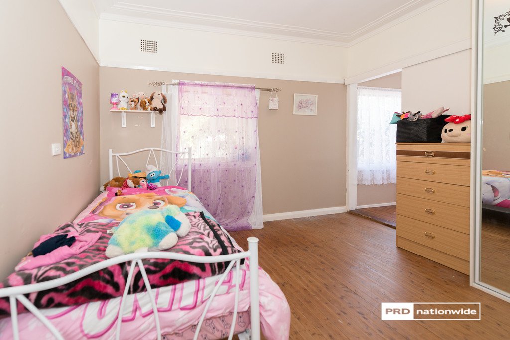 4 Melrose Street TAMWORTH 18