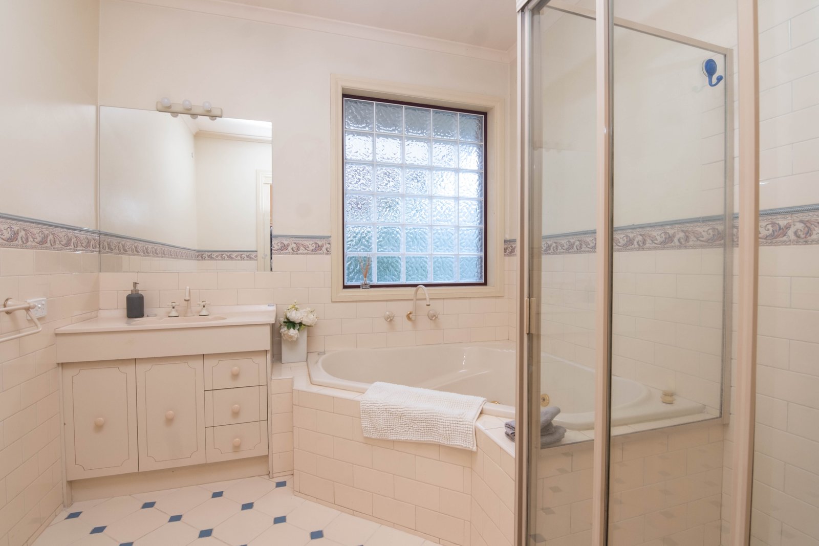 4 Menzies Crescent SHEPPARTON 8