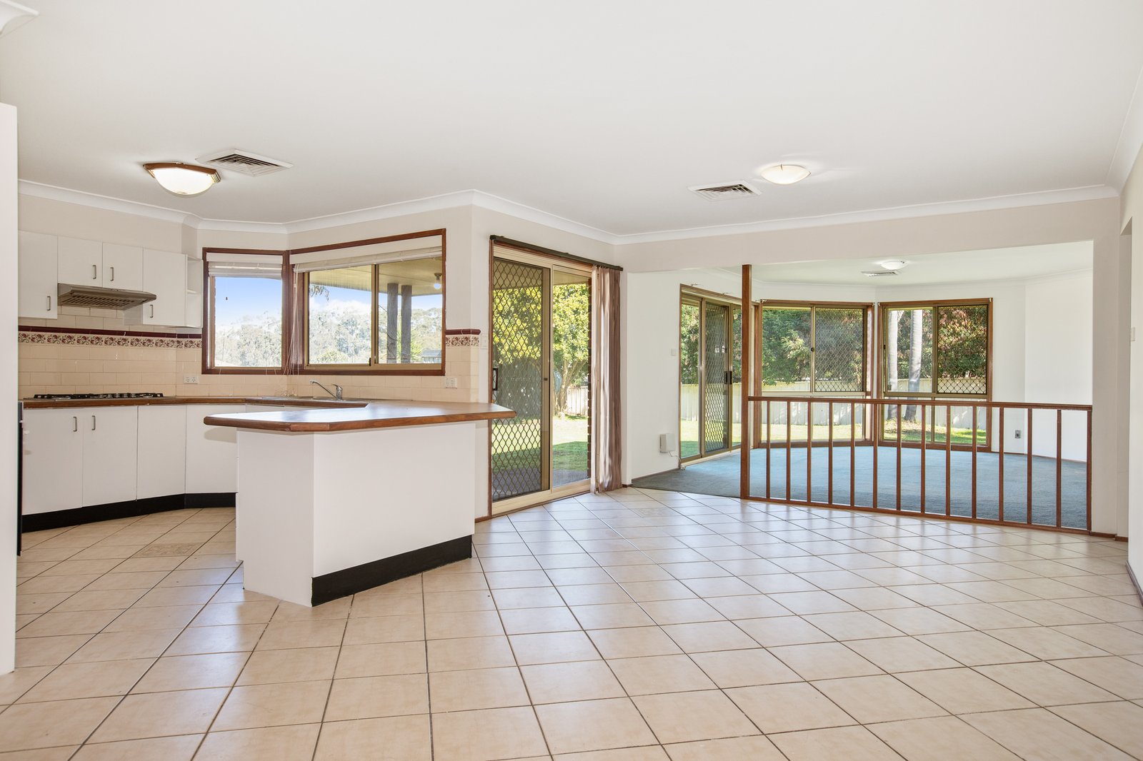 4 Moorea Close ASHTONFIELD 2
