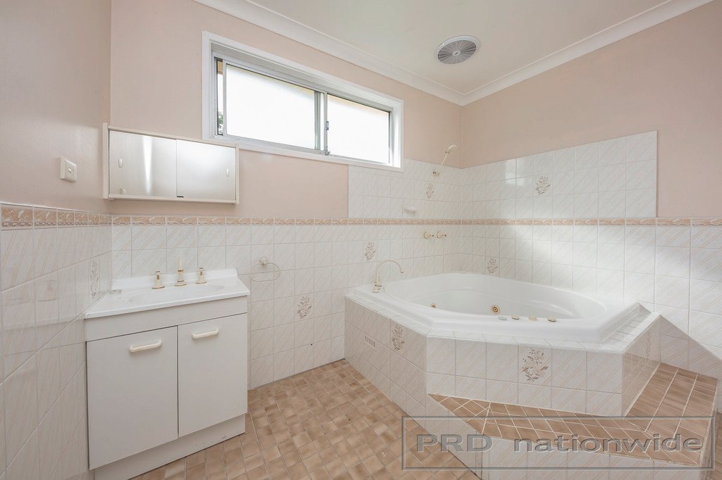 4 Mountbatten Close RUTHERFORD 12