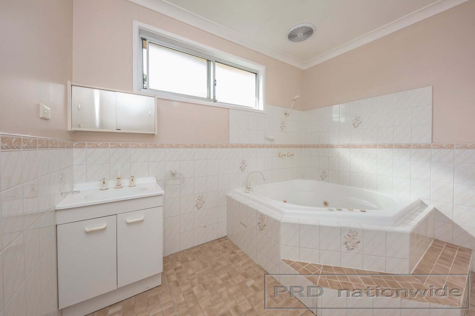 4 Mountbatten Close RUTHERFORD 12