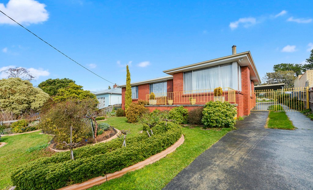 4 Narillan Street CLAREMONT 1