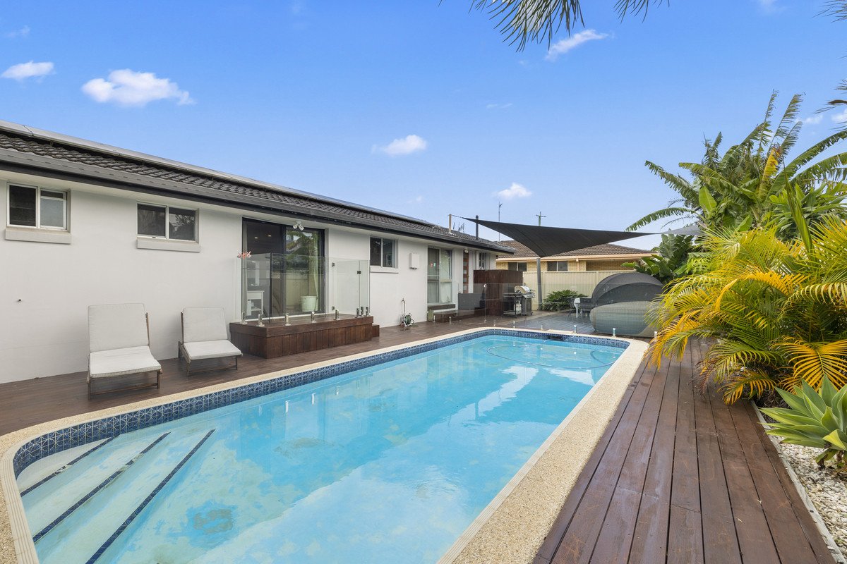4 Newstead Street Burleigh Waters 2
