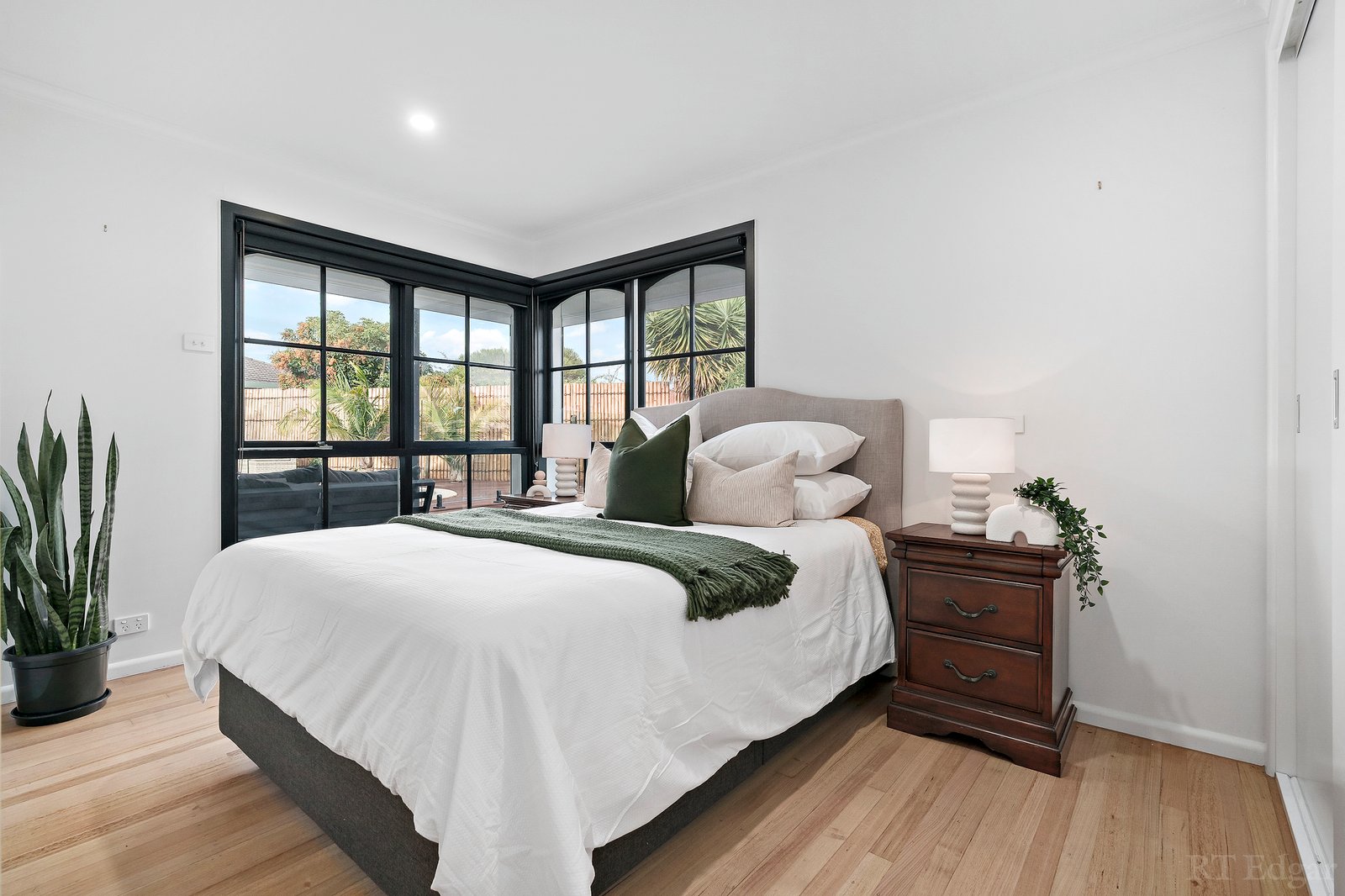 Real Estate and Property in 4 Noojee Court, Yallambie, VIC