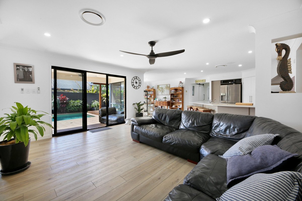 4 Northlakes Drive Elanora 9