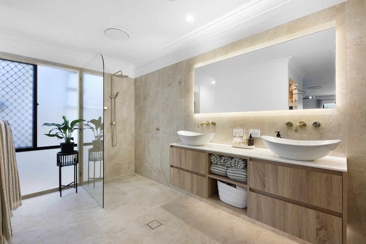 4 Northlakes Drive Elanora 20