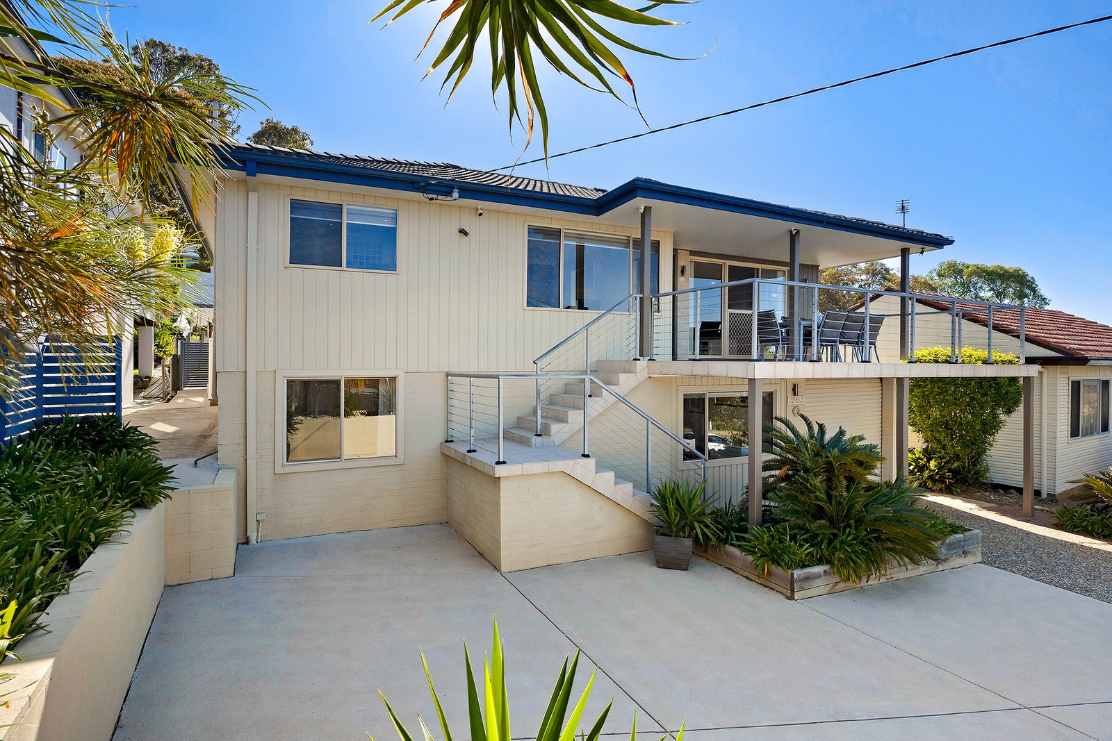 4 Ocean View Parade, Caves Beach NSW 2281