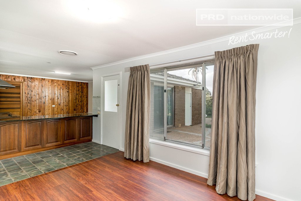 4 Oleander Crescent LAKE ALBERT 5