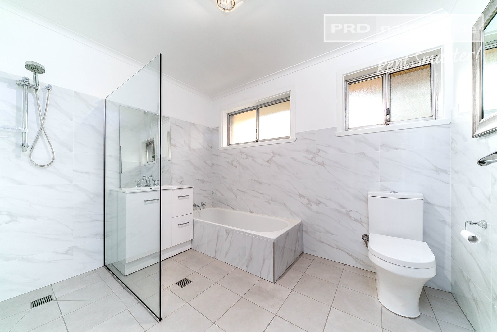 4 Oleander Crescent LAKE ALBERT 7