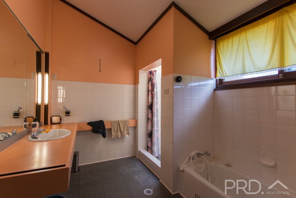 4 Orana Crescent TUMUT 10