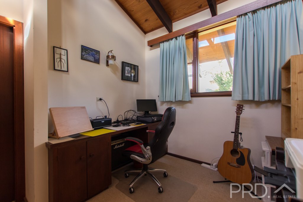 4 Orana Crescent TUMUT 11