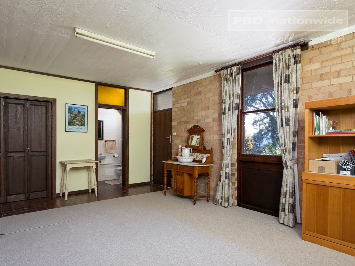 4 Orana Crescent TUMUT 10
