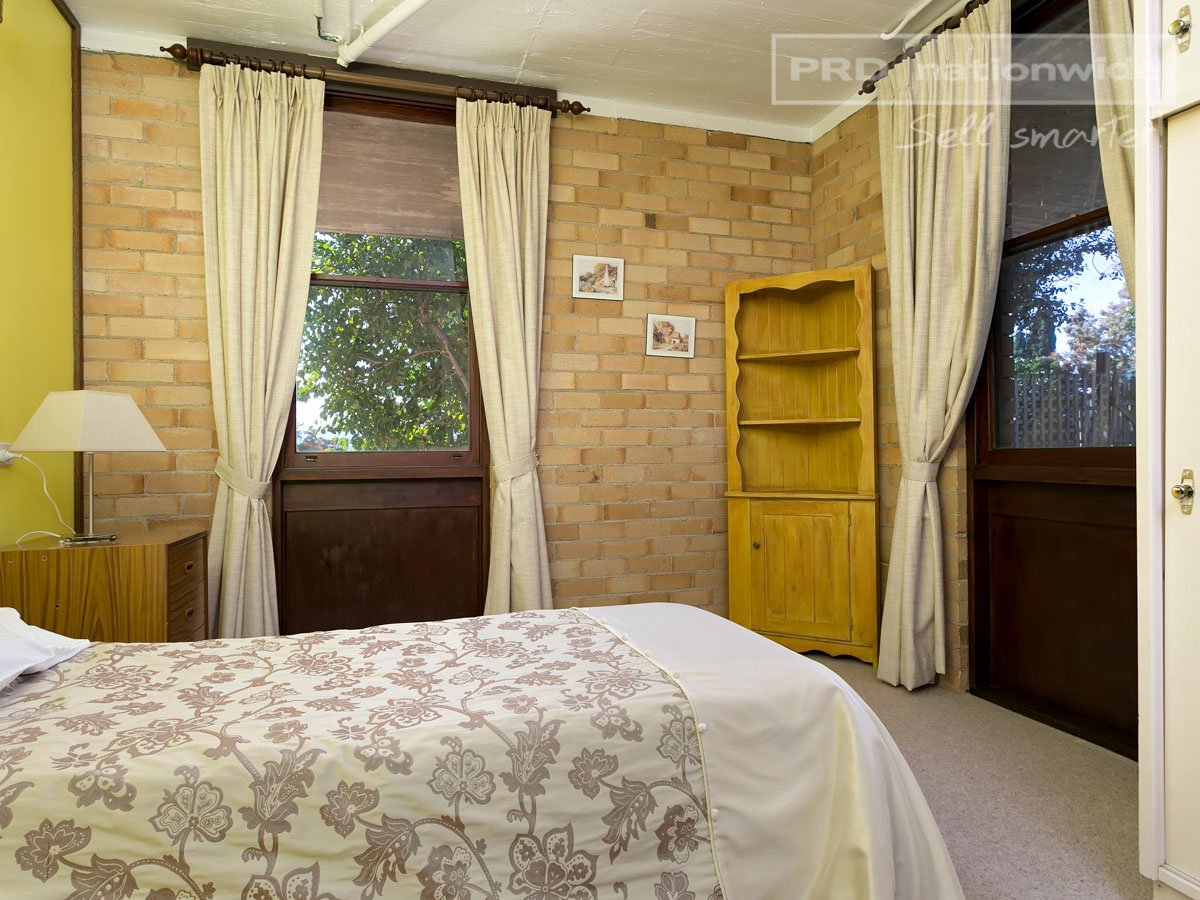 4 Orana Crescent TUMUT 11