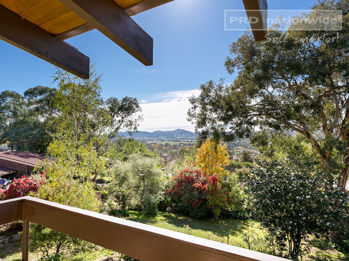 4 Orana Crescent TUMUT 12