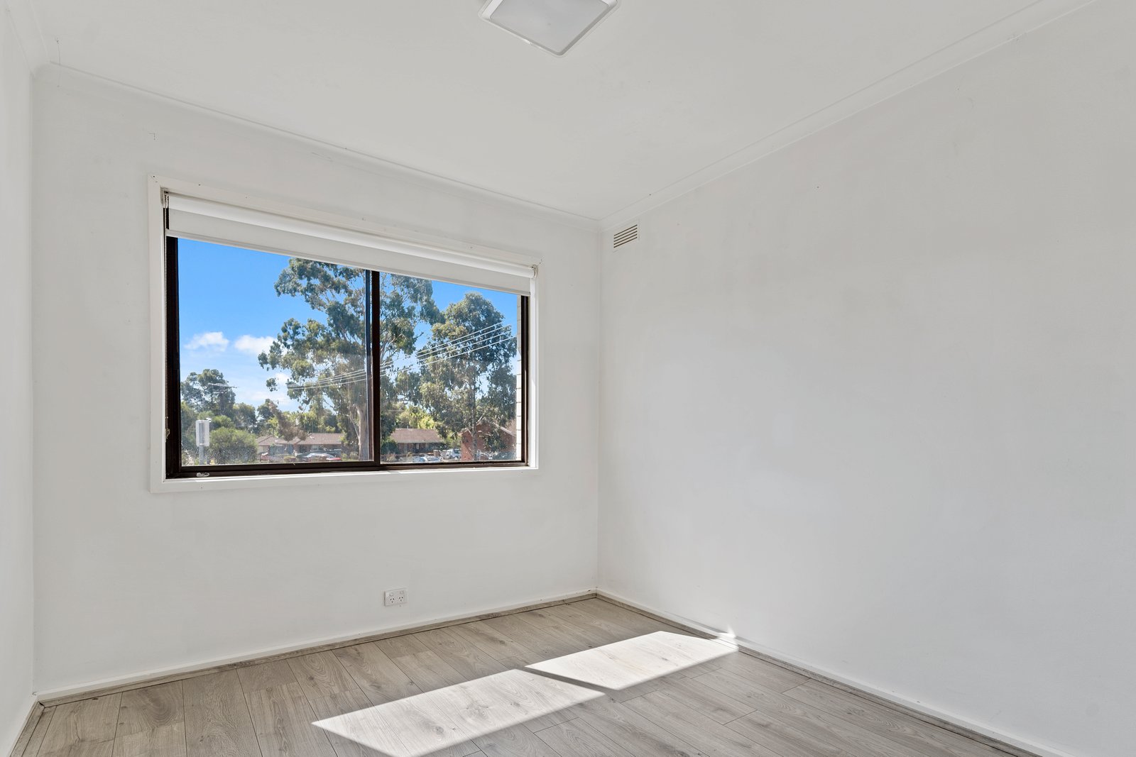 4 Ore Street LONG GULLY 6