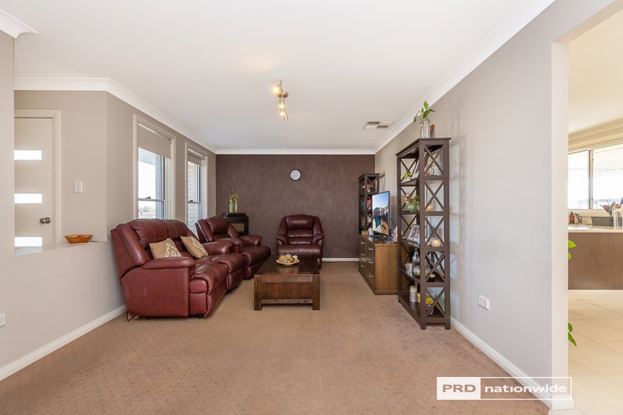 4 Orley Drive TAMWORTH 9