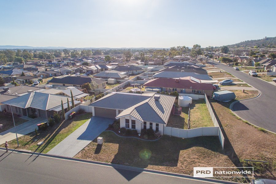 4 Orley Drive TAMWORTH 18