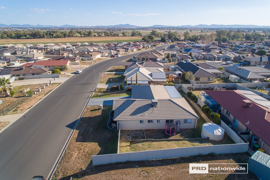 4 Orley Drive TAMWORTH 19