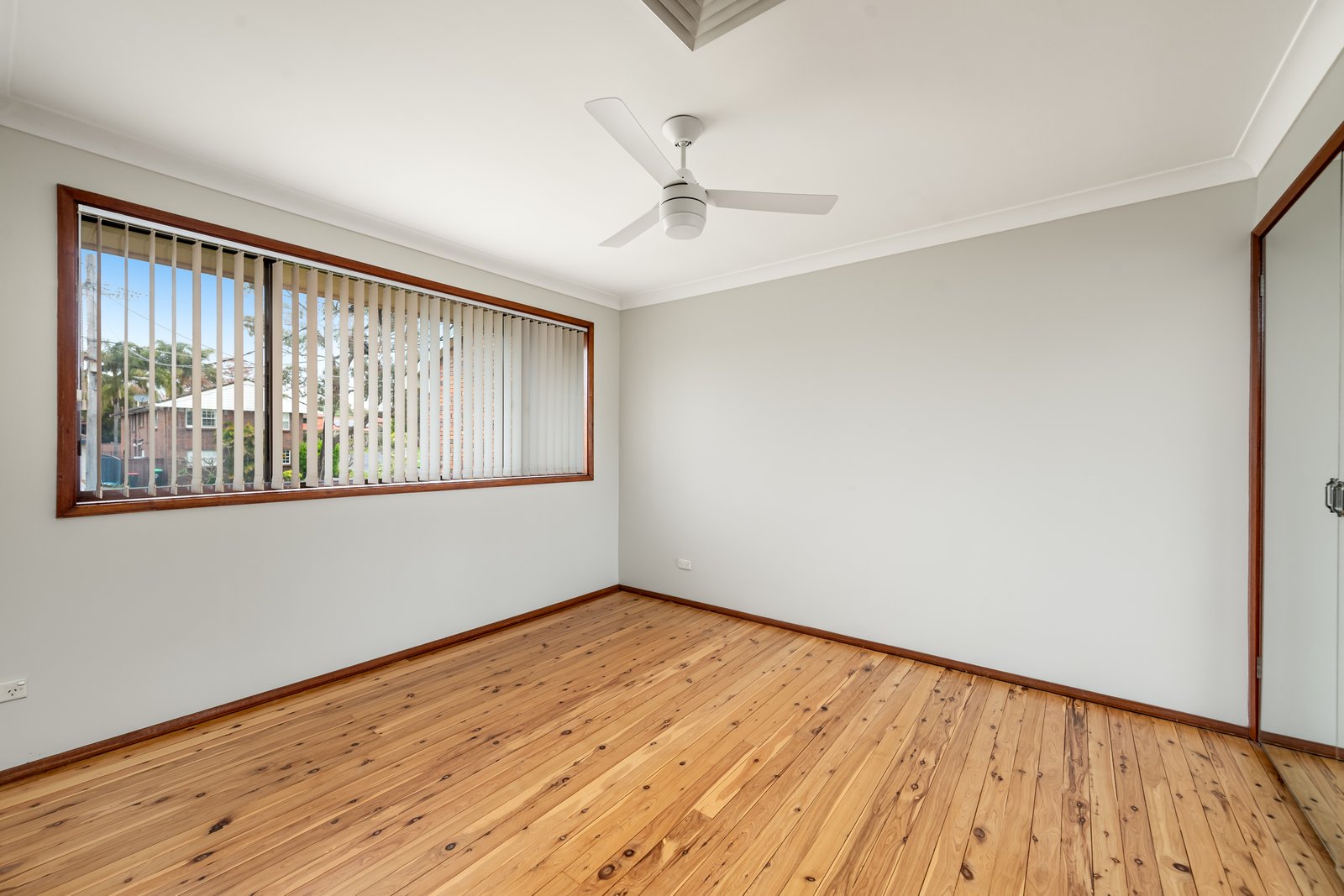 4 Peppermint Grove PANANIA 5