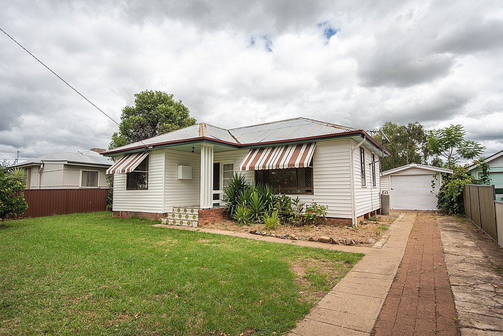 4 Petra Avenue TAMWORTH 2