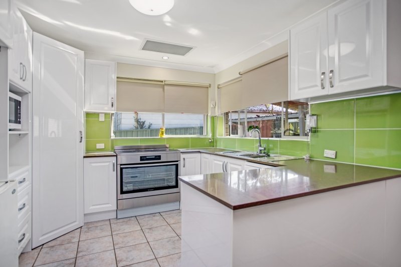 4 Petrie Close THORNTON 4