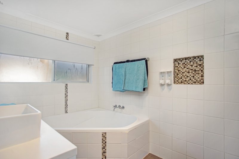 4 Petrie Close THORNTON 8