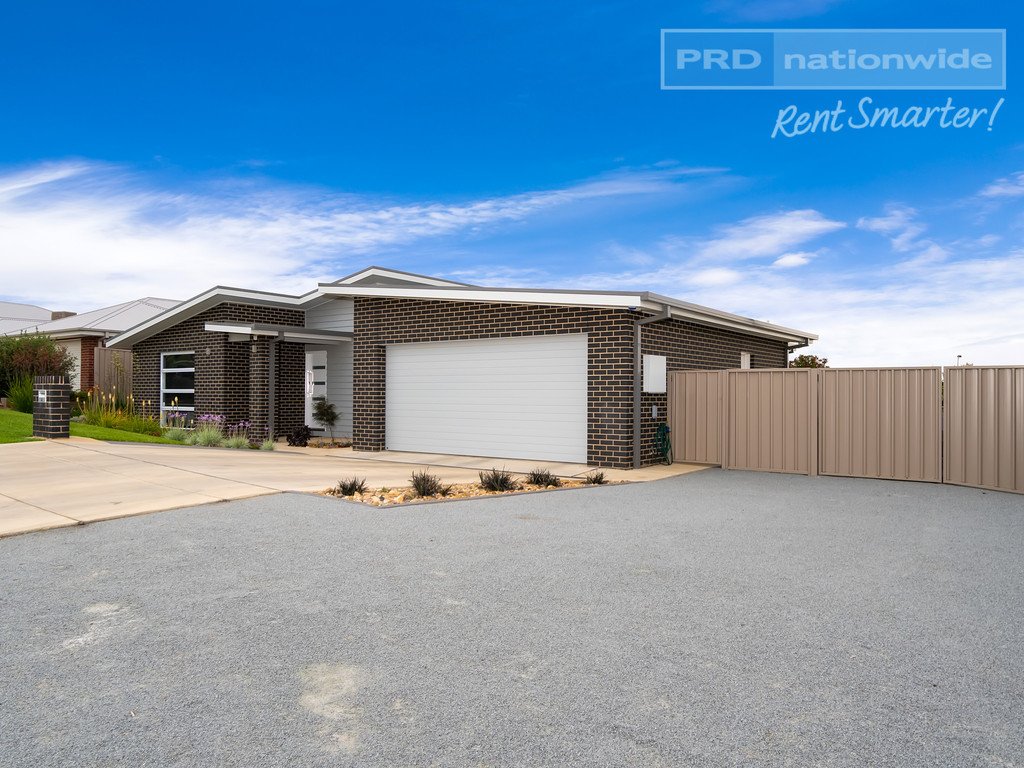 4 Pooginook Place BOURKELANDS 2