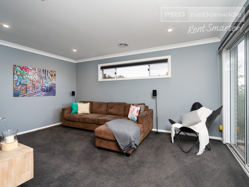 4 Pooginook Place BOURKELANDS 5