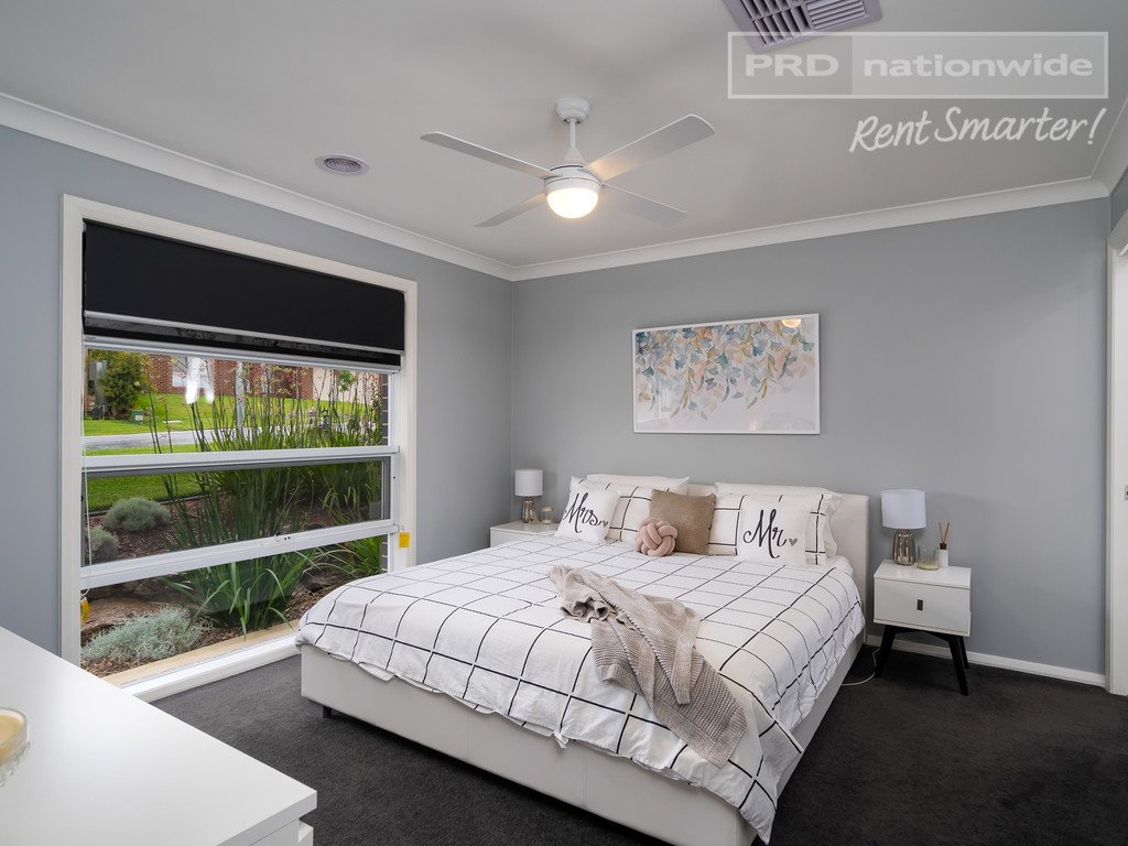 4 Pooginook Place BOURKELANDS 6
