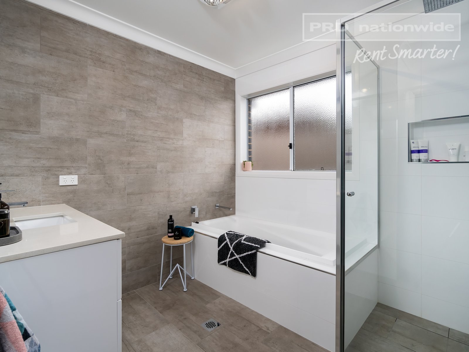 4 Pooginook Place BOURKELANDS 9