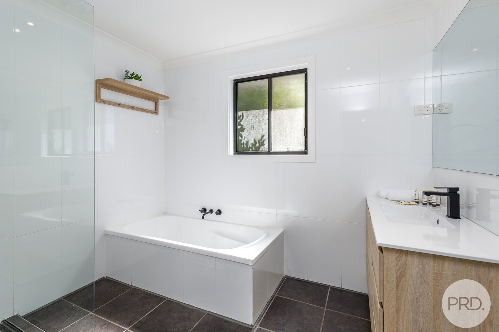 4 Purcell Avenue LEMON TREE PASSAGE 12