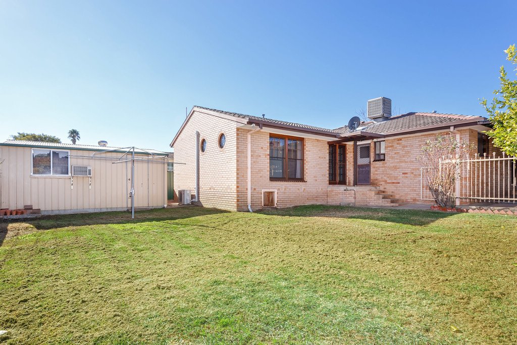 4 Quail Street MOUNT AUSTIN 10