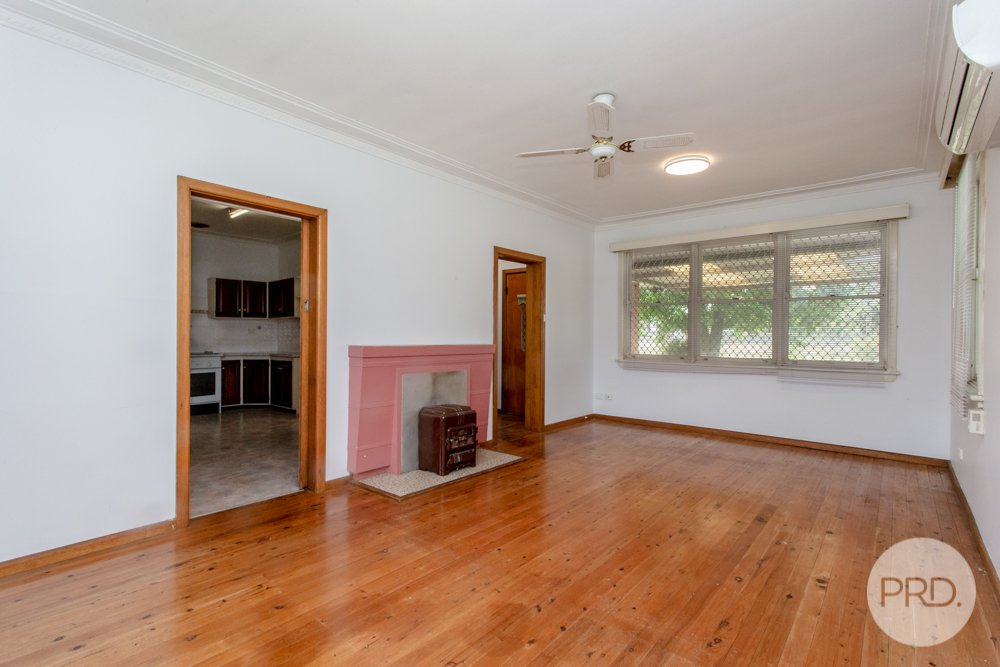 4 Railway Row EMU PLAINS 3