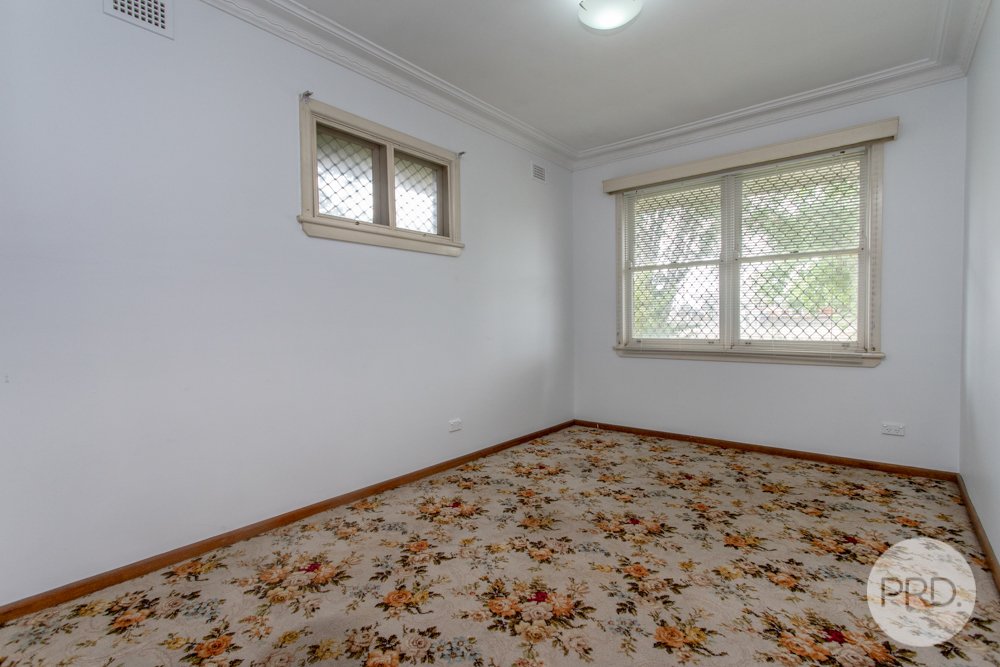 4 Railway Row EMU PLAINS 9