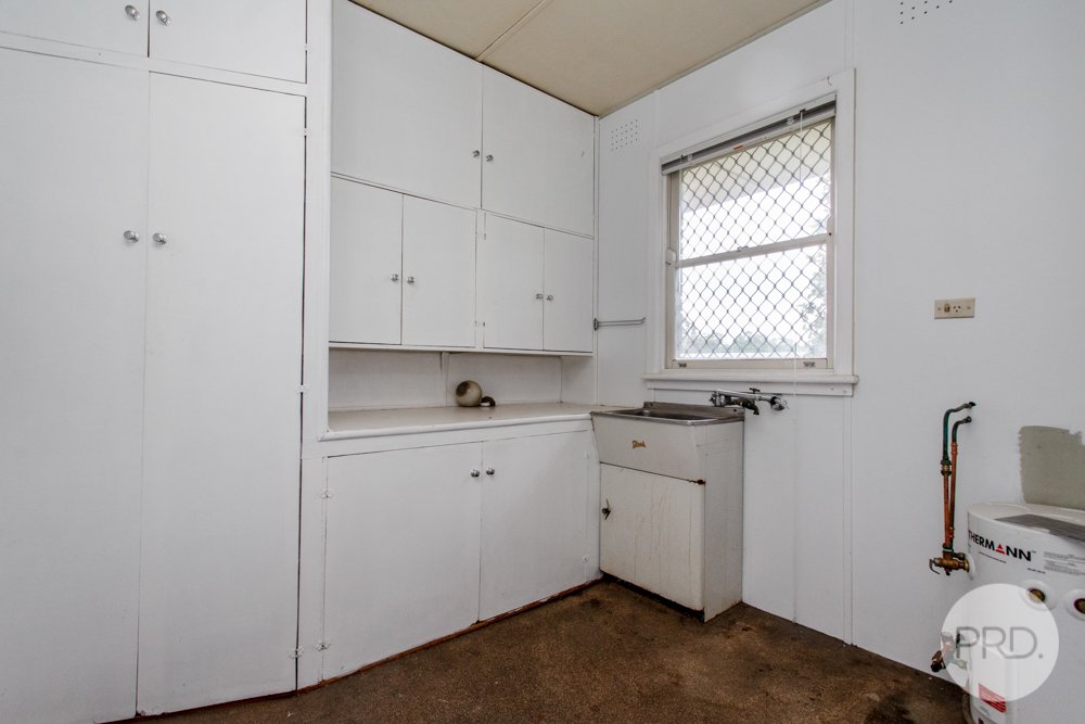 4 Railway Row EMU PLAINS 10