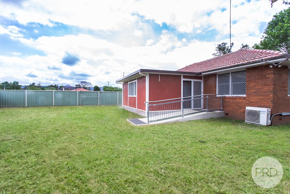 4 Railway Row EMU PLAINS 13