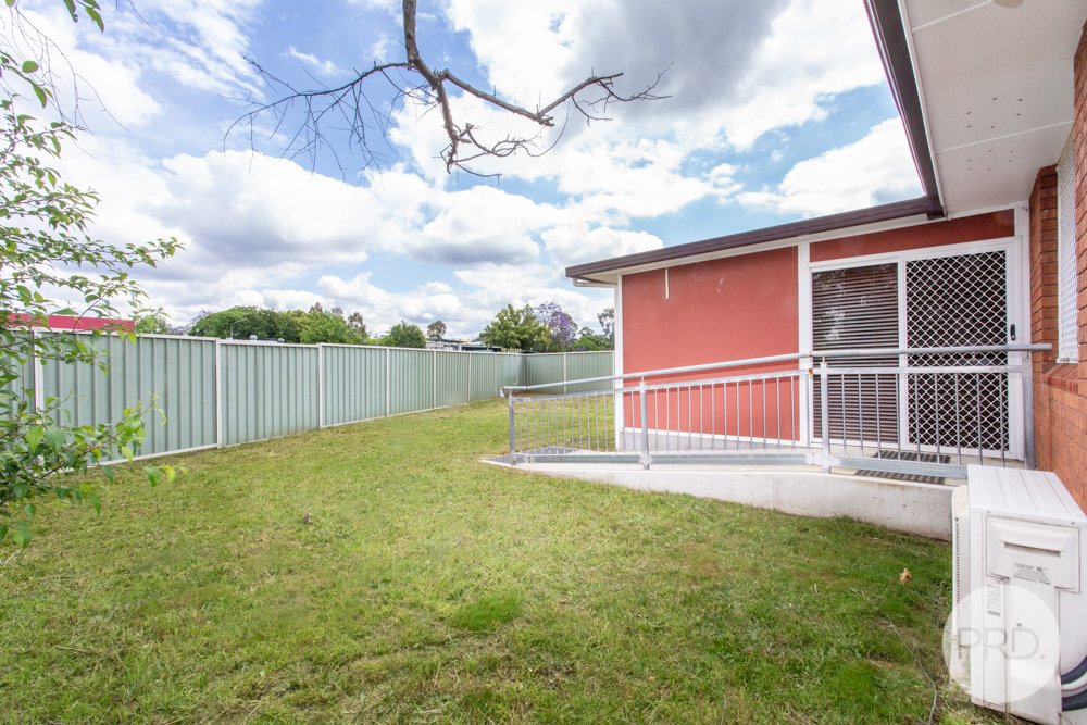 4 Railway Row EMU PLAINS 14